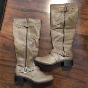 New size 5 So Delta Stone Boots
